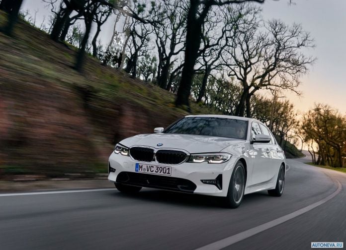 2019 BMW 320d Sport Line - фотография 43 из 107