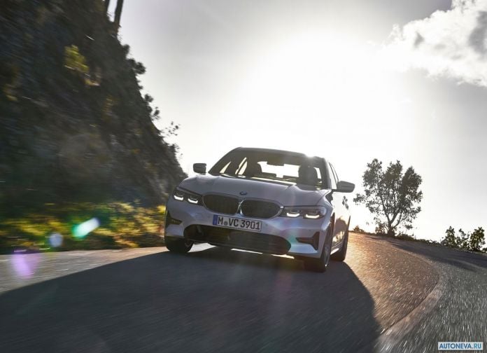 2019 BMW 320d Sport Line - фотография 44 из 107