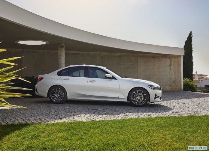 2019 BMW 320d Sport Line - фотография 47 из 107