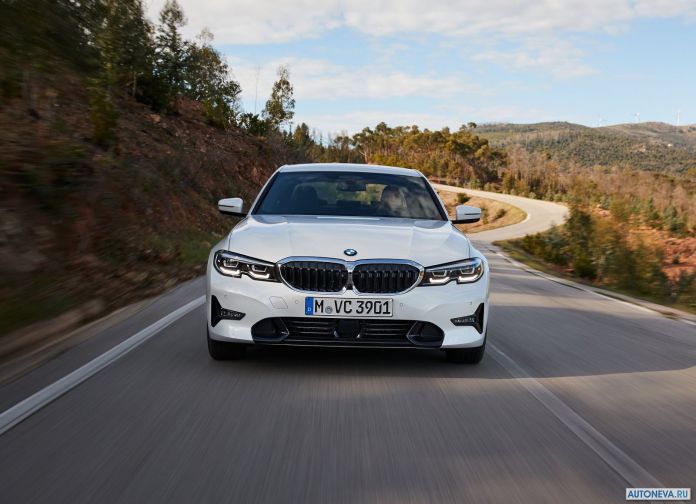 2019 BMW 320d Sport Line - фотография 82 из 107