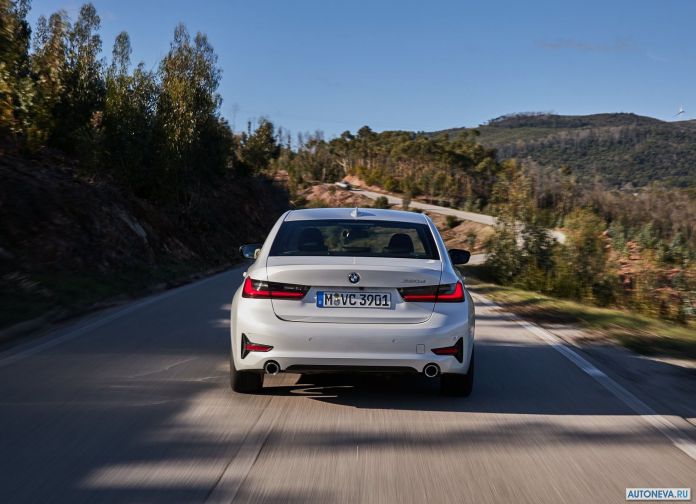 2019 BMW 320d Sport Line - фотография 88 из 107