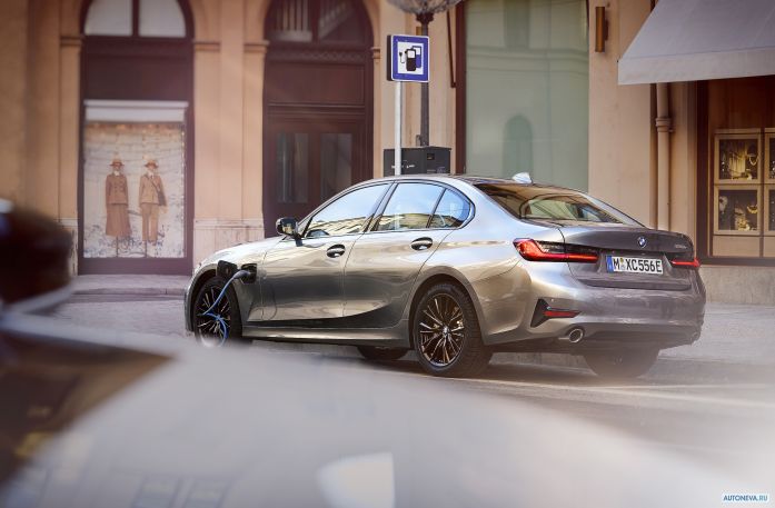 2019 BMW 330e Sedan - фотография 11 из 13 2019 BMW 330e Sedan - фотография 11 из 13