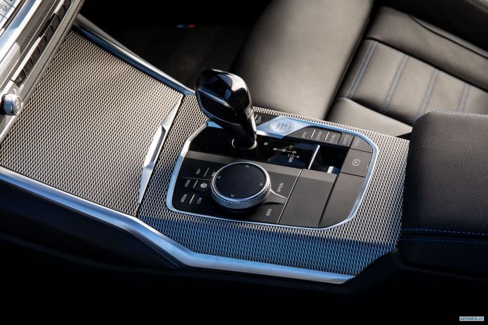 2019 BMW 320d M Sport xDrive UK version - фотография 26 из 40 2019 BMW 320d M Sport xDrive UK version - фотография 26 из 40