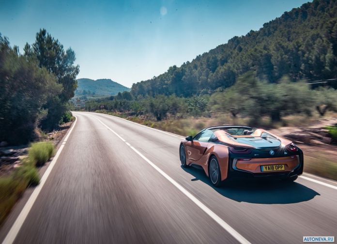 2019 BMW i8 Roadster UK version - фотография 26 из 60 2019 BMW i8 Roadster UK version - фотография 26 из 60
