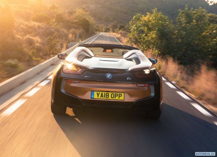 2019 BMW i8 Roadster UK version - фотография 43 из 60 2019 BMW i8 Roadster UK version - фотография 43 из 60