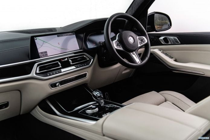2019 BMW X7 xDrive30d M Sport UK - фотография 33 из 40 2019 BMW X7 xDrive30d M Sport UK - фотография 33 из 40