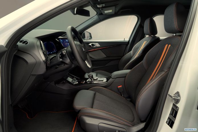 2020 BMW 1-series 118i Sportline - фотография 32 из 40 2020 BMW 1-series 118i Sportline - фотография 32 из 40