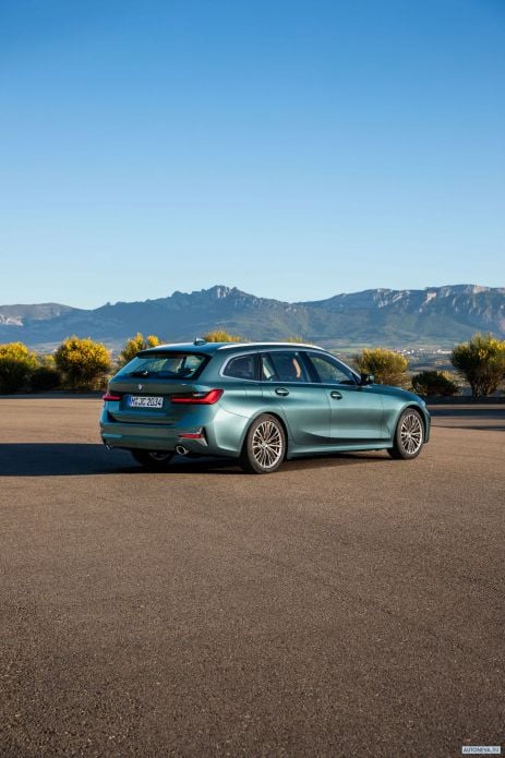 2020 BMW 3-series Touring 330d xDrive Luxury Line - фотография 30 из 36