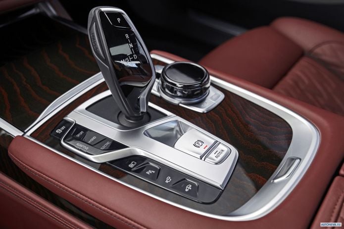 2020 BMW 7-series Le xDrive M Sport - фотография 35 из 40 2020 BMW 7-series Le xDrive M Sport - фотография 35 из 40