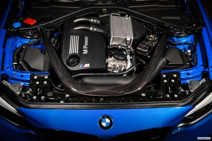 2020 BMW M2 CS - фотография 32 из 40 2020 BMW M2 CS - фотография 32 из 40
