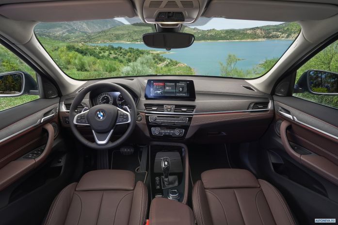 2020 BMW X1 xDrive25i X-Line - фотография 27 из 32