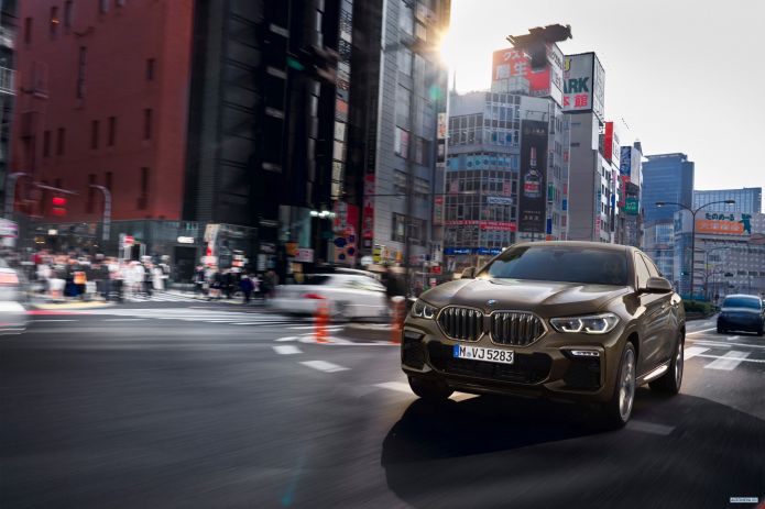 2020 BMW X6 M50i - фотография 1 из 38 2020 BMW X6 M50i - фотография 1 из 38