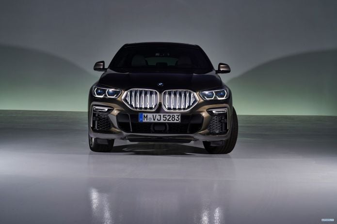 2020 BMW X6 M50i - фотография 4 из 38
