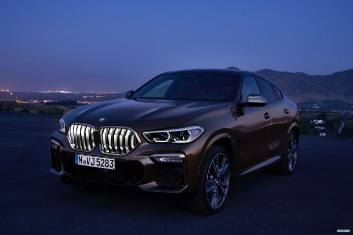 2020 BMW X6 M50i - фотография 8 из 38