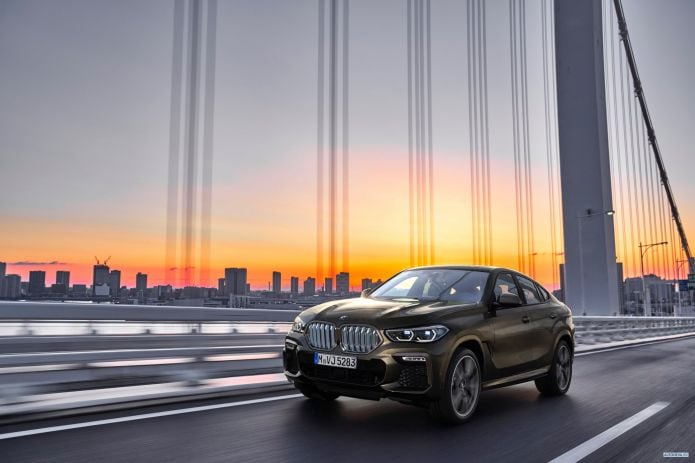 2020 BMW X6 M50i - фотография 10 из 38