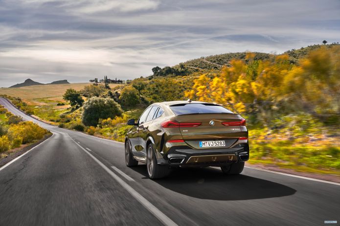 2020 BMW X6 M50i - фотография 23 из 38