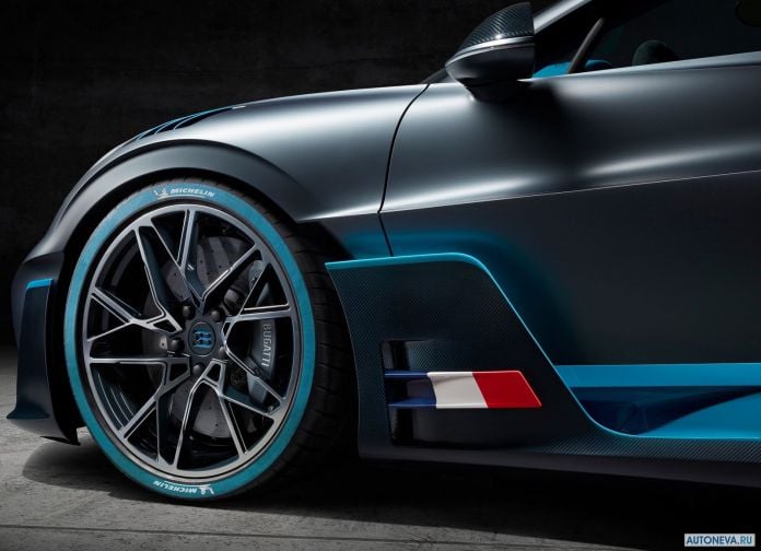 2019 Bugatti Divo - фотография 44 из 59