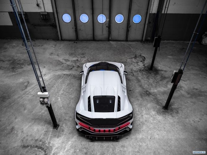2020 Bugatti Centodieci - фотография 19 из 35