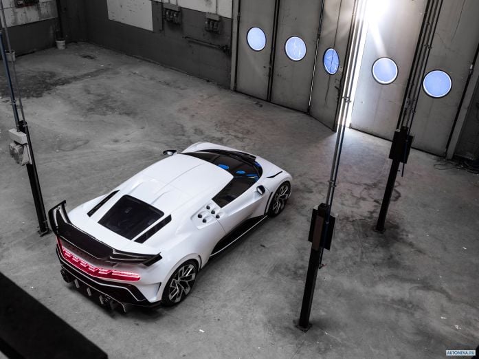 2020 Bugatti Centodieci - фотография 20 из 35