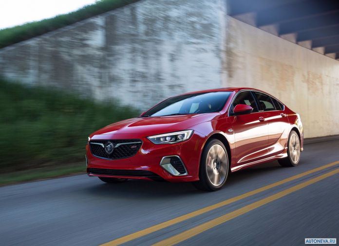 2018 Buick Regal GS - фотография 2 из 14