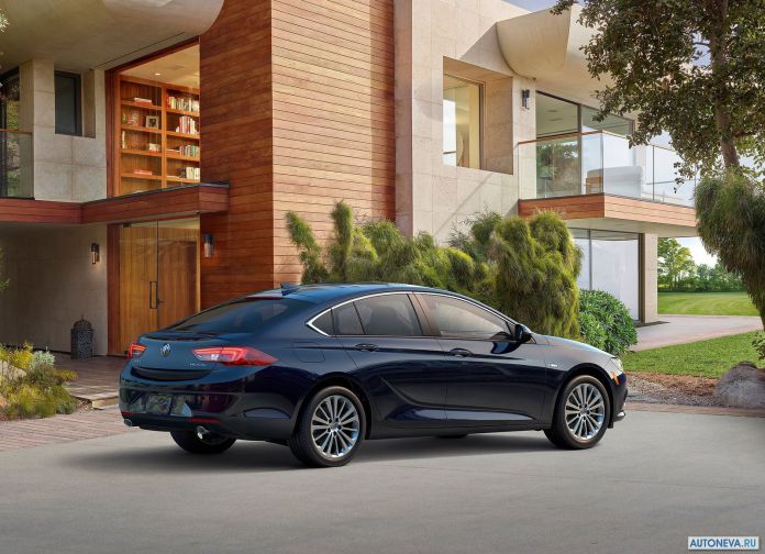 2018 Buick Regal Sportback - фотография 2 из 8