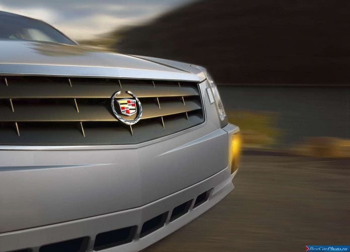 2004 Cadillac SRX - фотография 12 из 37