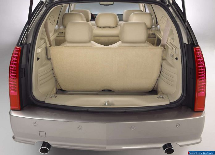 2004 Cadillac SRX - фотография 23 из 37