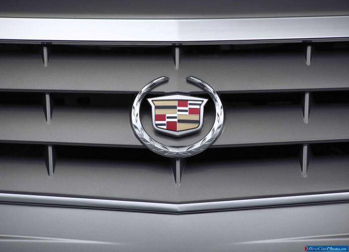 2004 Cadillac SRX - фотография 30 из 37