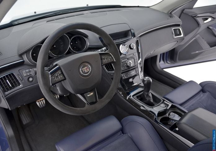 2013 Cadillac STC Stealth Blue Edition - фотография 5 из 5