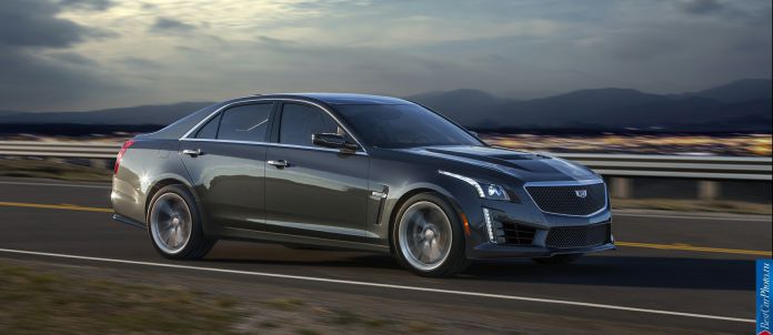 2016 Cadillac CTS-V - фотография 2 из 15