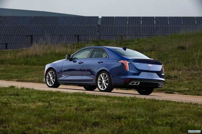 2020 Cadillac CT4-V - фотография 3 из 12