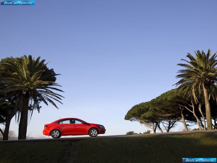2009 Chevrolet Cruze - фотография 12 из 32