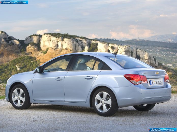 2009 Chevrolet Cruze - фотография 13 из 32