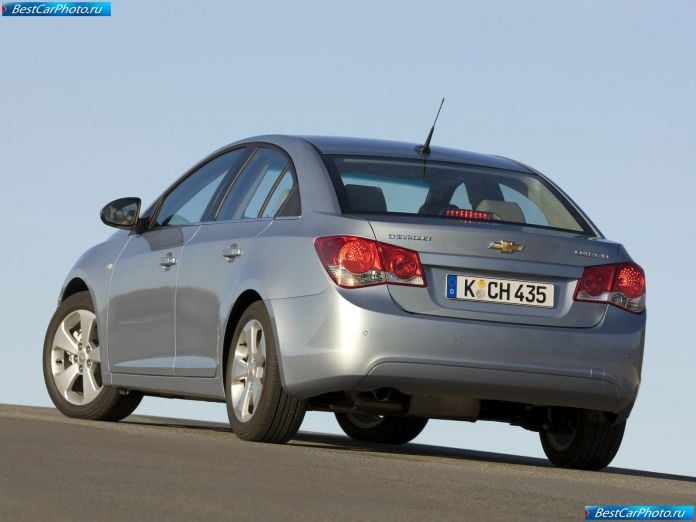2009 Chevrolet Cruze - фотография 14 из 32