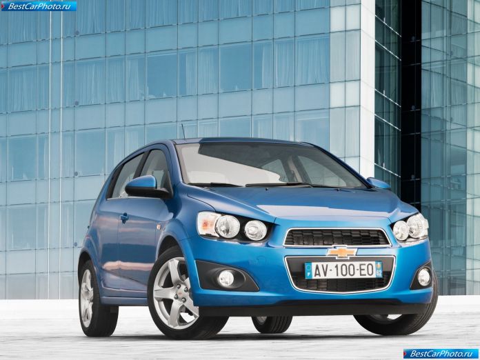 2011 Chevrolet Aveo - фотография 2 из 63