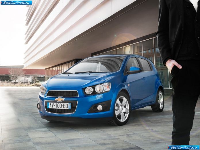 2011 Chevrolet Aveo - фотография 15 из 63