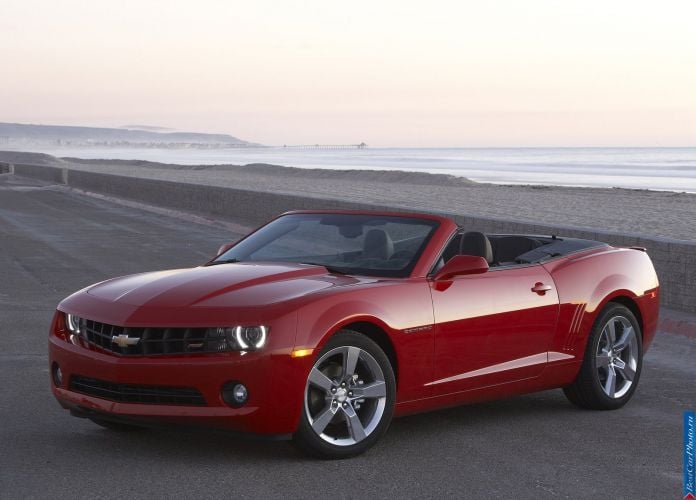 2011 Chevrolet Camaro Convertible - фотография 1 из 33