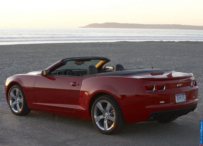 2011 Chevrolet Camaro Convertible - фотография 11 из 33