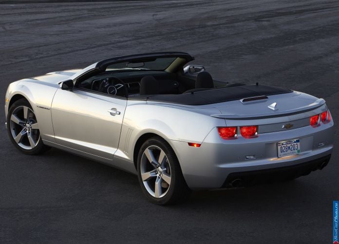 2011 Chevrolet Camaro Convertible - фотография 13 из 33