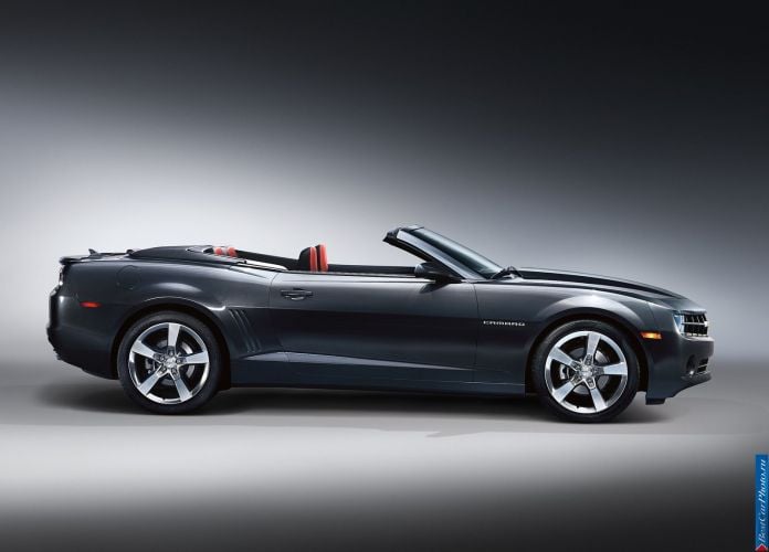 2011 Chevrolet Camaro Convertible - фотография 18 из 33