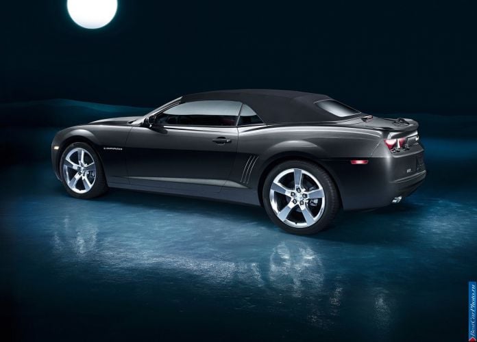2011 Chevrolet Camaro Convertible - фотография 19 из 33