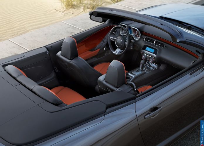 2011 Chevrolet Camaro Convertible - фотография 25 из 33 2011 Chevrolet Camaro Convertible - фотография 25 из 33