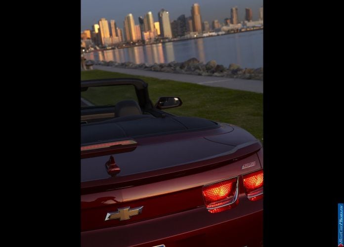 2011 Chevrolet Camaro Convertible - фотография 33 из 33