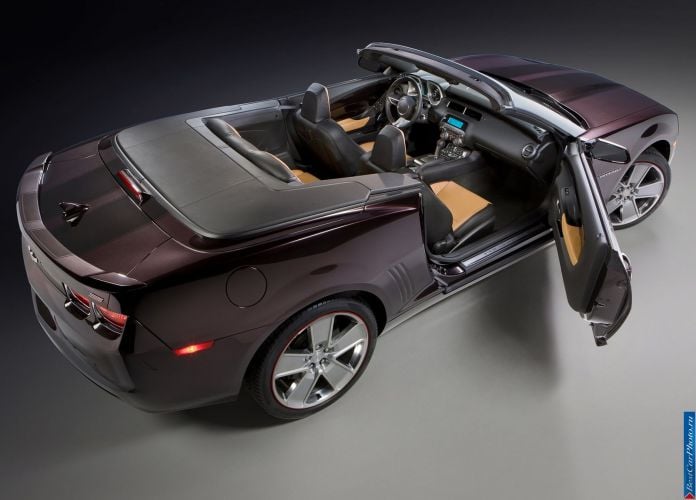 2011 Chevrolet Camaro Convertible Neiman Marcus - фотография 2 из 2