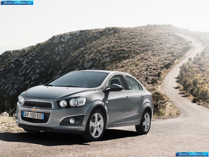 2012 Chevrolet Aveo Sedan - фотография 2 из 55
