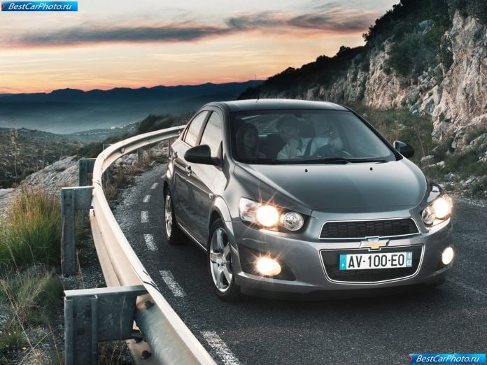 2012 Chevrolet Aveo Sedan - фотография 3 из 55