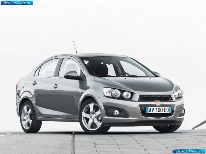 2012 Chevrolet Aveo Sedan - фотография 4 из 55