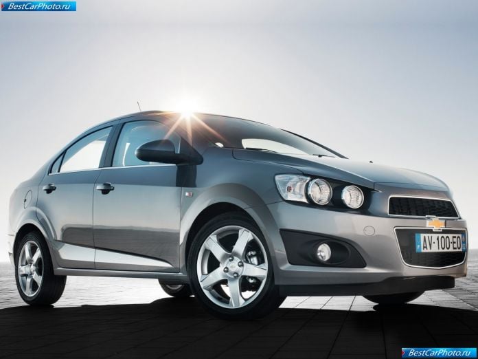 2012 Chevrolet Aveo Sedan - фотография 5 из 55