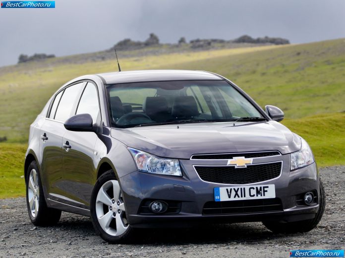 2012 Chevrolet Cruze Hatchback - фотография 2 из 73