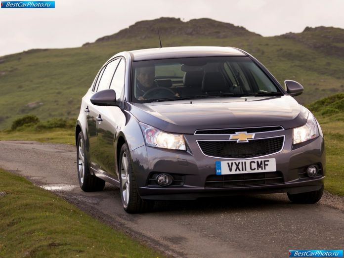 2012 Chevrolet Cruze Hatchback - фотография 3 из 73